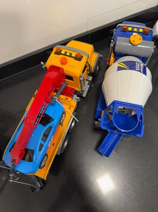 Camión Hormigonera y Grúa de Juguete