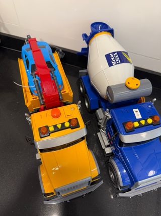 Camión Hormigonera y Grúa de Juguete