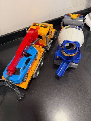 Camión Hormigonera y Grúa de Juguete