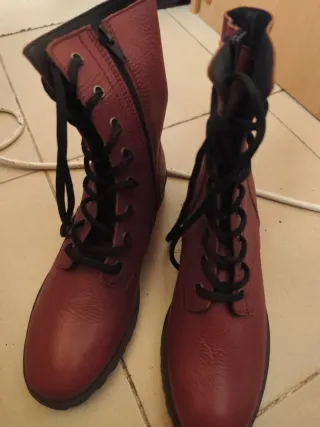 Botines polipiel rojos y negros