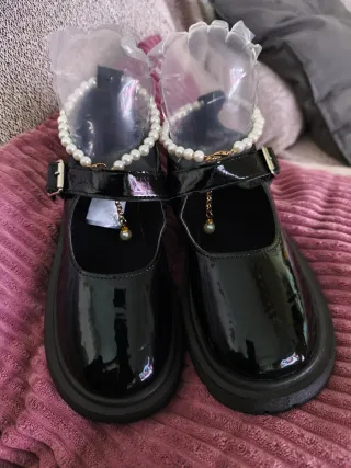Zapatos charol negros hebilla perlas T39