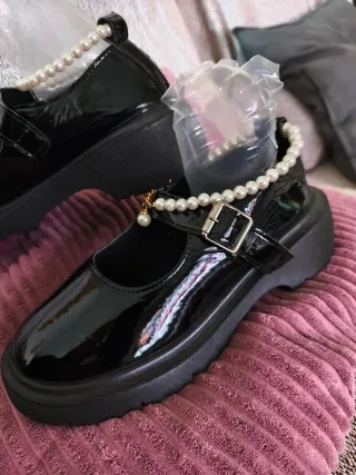 Zapatos charol negros hebilla perlas T39