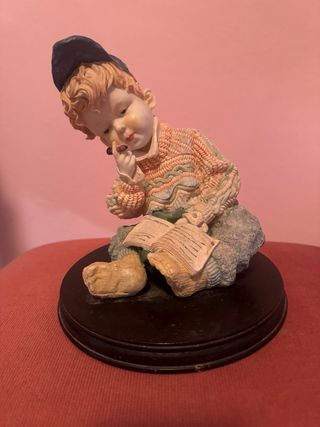 Set 4 statuette bambini che leggono