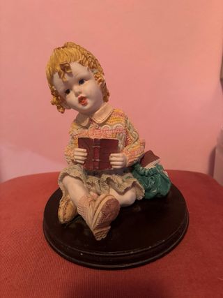 Set 4 statuette bambini che leggono