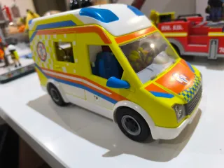 Ambulancia Playmobil