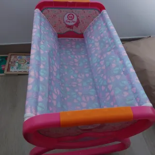 Cuna de juguete para muñecas