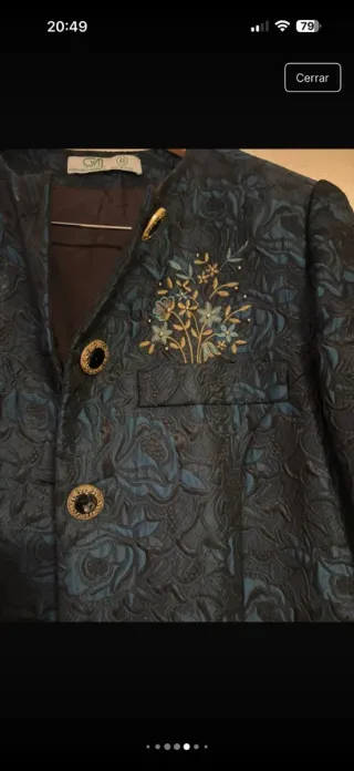 Elegante traje de chaqueta azul y verde