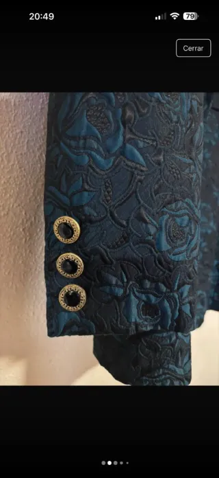 Elegante traje de chaqueta azul y verde