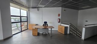 Local comercial en alquiler en Santa Cruz - Industria - Polígono Campollano en Albacete