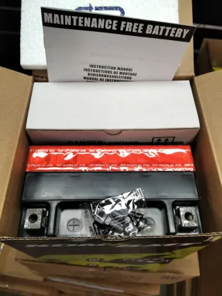 Batería KOMBATT YTX9-BS 12V 8A Xmax 125/250