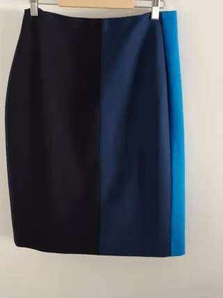 Falda recta Sandro azul y negra