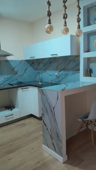 Barbacoa de obra con tejas y accesorios