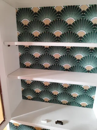 Mueble auxiliar blanco, dorado y verde con cristal