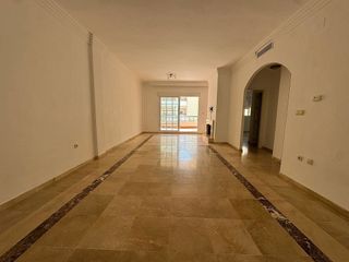 Piso en venta en Los Naranjos - Las Brisas en Marbella