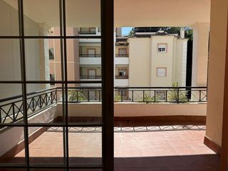 Piso en venta en Los Naranjos - Las Brisas en Marbella