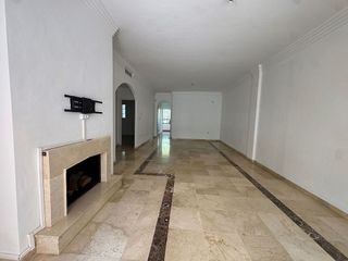 Piso en venta en Los Naranjos - Las Brisas en Marbella