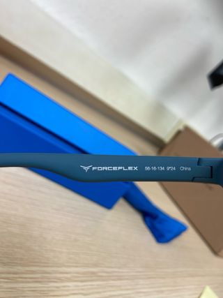 Gafas de sol flexibles azules y verdes