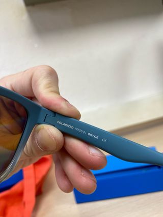 Gafas de sol flexibles azules y verdes