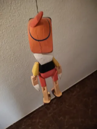 Juguete antiguo Muñeco de madera antiguo tipo Pino