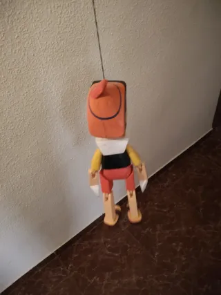 Juguete antiguo Muñeco de madera antiguo tipo Pino