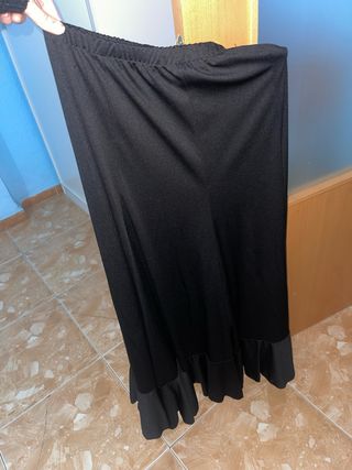 Falda larga negra flamenca cómoda