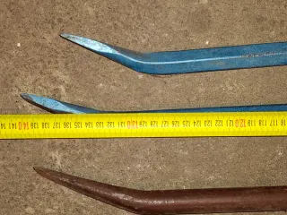 Herramientas de construcción: plomadas y barras