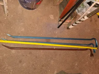 Herramientas de construcción: plomadas y barras