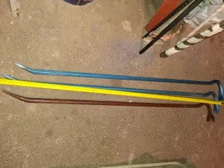 Herramientas de construcción: plomadas y barras