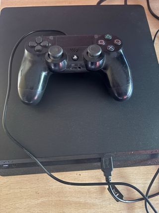 PS4 (PlayStation 4) Slim nera da 1 TB