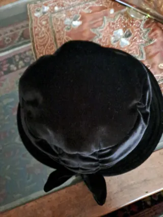 Cappellino donna vintage velluto marrone