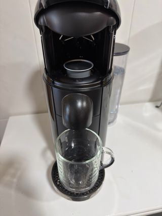 Cafetera Nespresso Vertuo Plus Negra