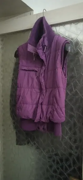 Gilet imbottito viola collo alto