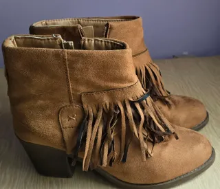 Botines marrones con flecos