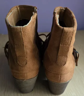 Botines marrones con flecos