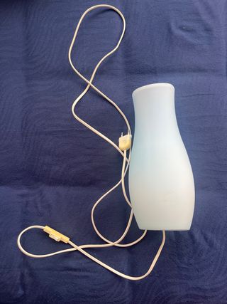 Lámpara de mesa azul y blanca