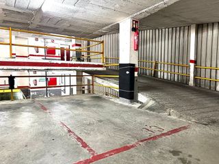 Garaje en venta en Eixample Nord – La Devesa en Girona