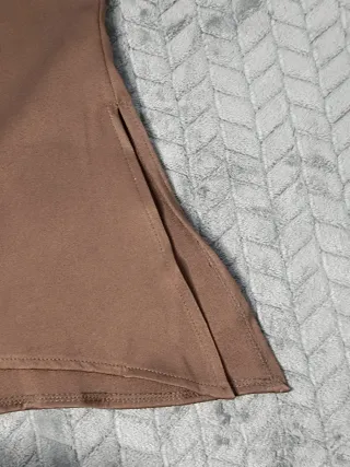 Top marrón asimétrico