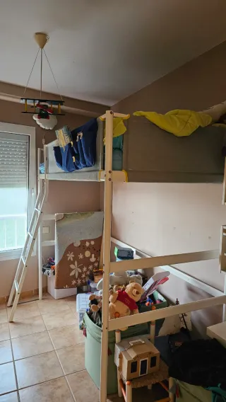 Cama alta IKEA Vitval con somier