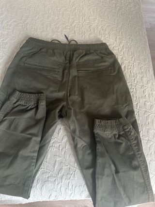 Pantalón cargo verde hombre