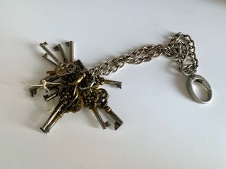 Set di chiavi vintage con catena