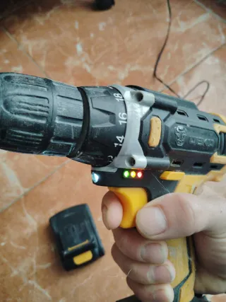 Taladro Deko Batería Agotada