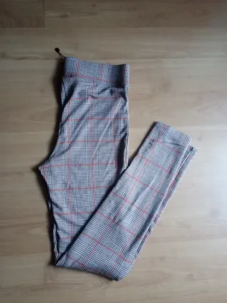 Pantalones/leggins de cuadros.