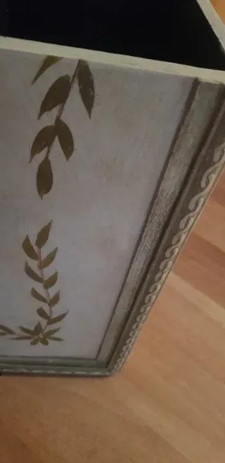 Caja de madera decorada estilo vintage