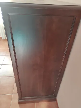 Cómoda antigua de madera