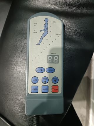 Sillón reclinable negro con mando