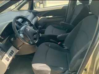 Mitsubishi Grandis 2007