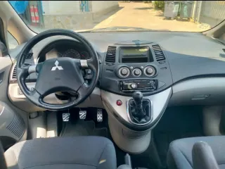 Mitsubishi Grandis 2007