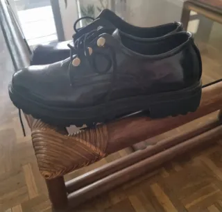 Zapatos negros de plataforma con cordones