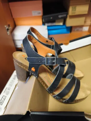 Sandalias negras de tacón