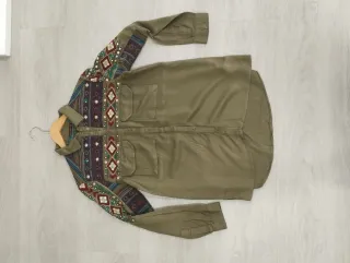 Camisa Bershka bordada talla S